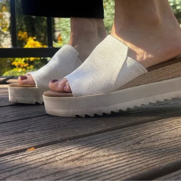 Toms Women's Cream Diana Wedge Sandles - Picture 6 of 6